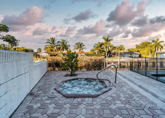 Waterfront Villa Heated Pool Spa Walk To Beach